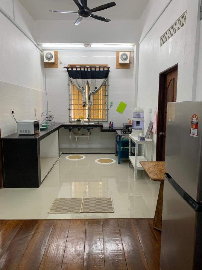 La Wood Homestay Kampung Kuala Besut Kültér fotó